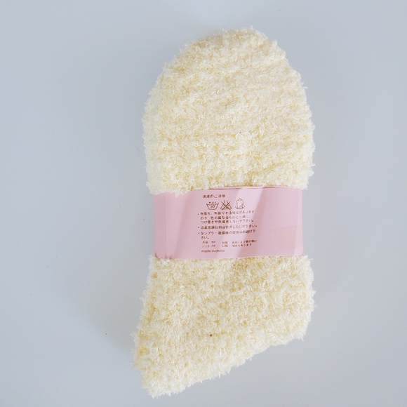 Yingzifeiwu fuzzy socks NWT - Picture 3 of 4